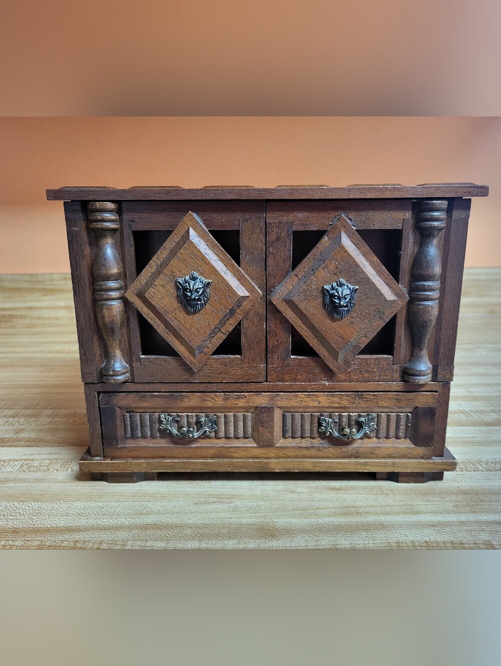 Vintage Japanese Royal Sealy wooden jewelry box with lions head accents
